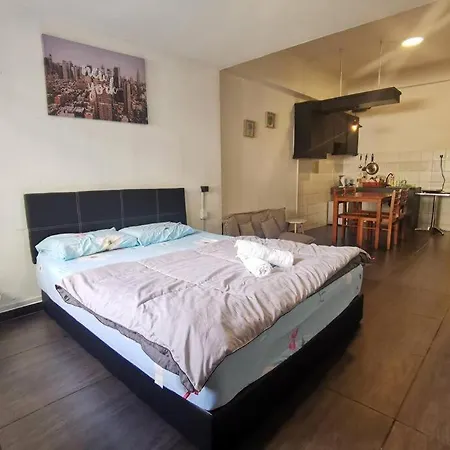 Api Api Apartment Homestay Beside Centre Point Studio 3Pax Kota Kinabalu Exterior photo