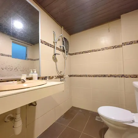 Api Api Apartment Homestay Beside Centre Point Studio 3Pax Kota Kinabalu Exterior photo
